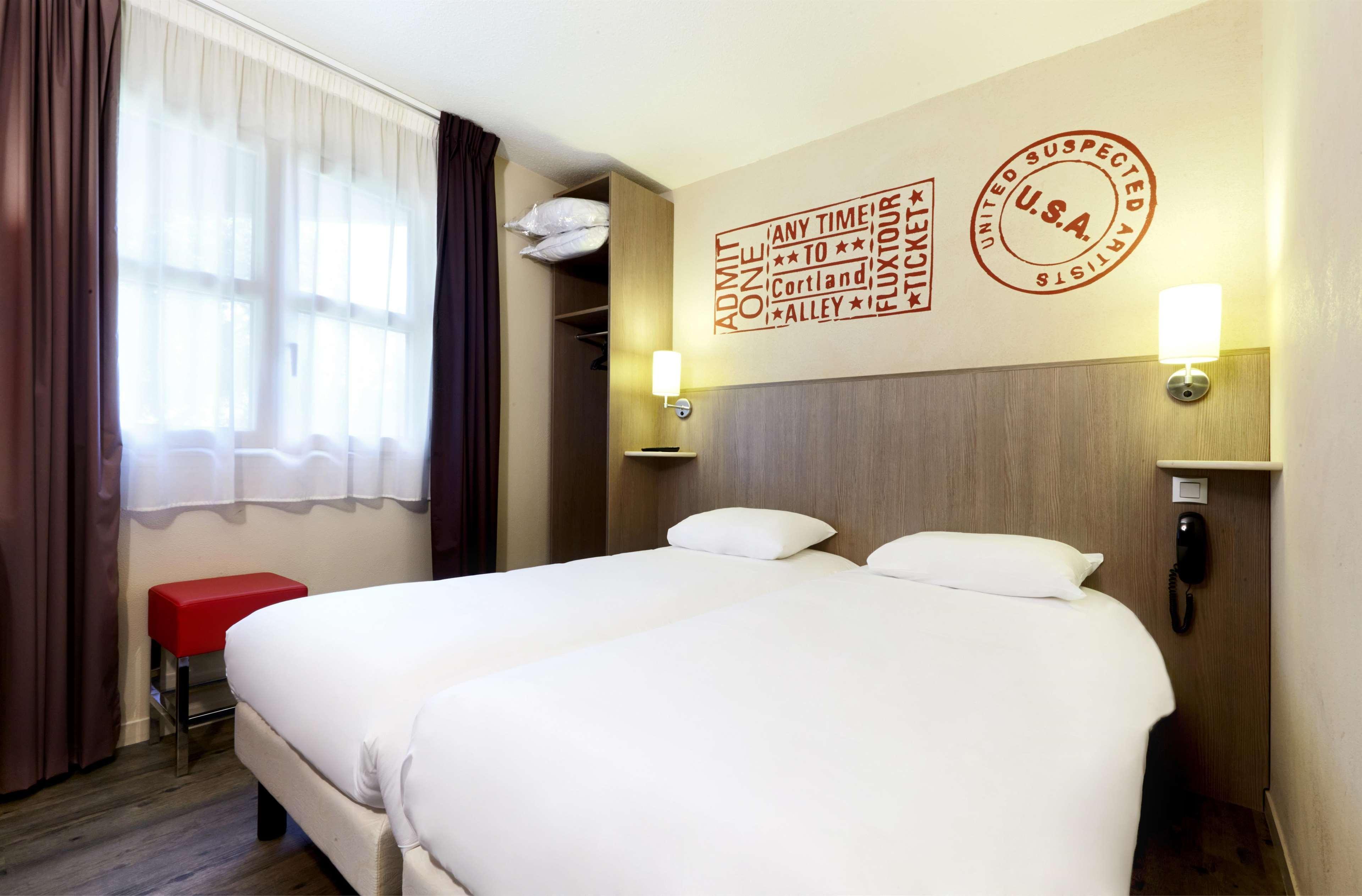 Brit Hotel Essentiel Cholet Exterior foto
