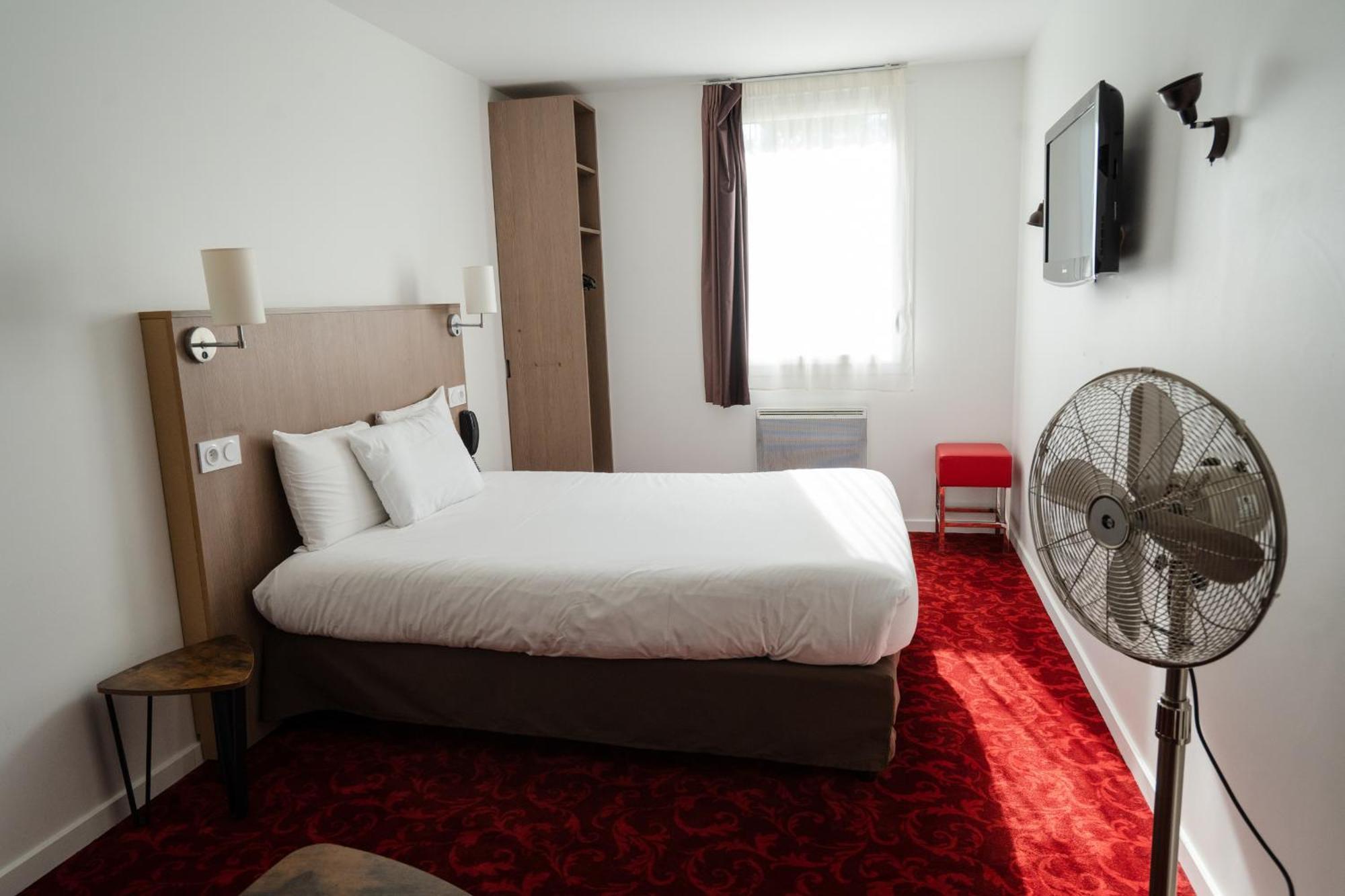 Brit Hotel Essentiel Cholet Exterior foto