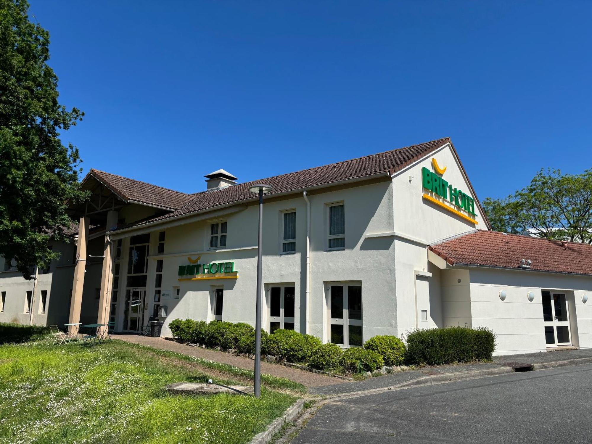 Brit Hotel Essentiel Cholet Exterior foto