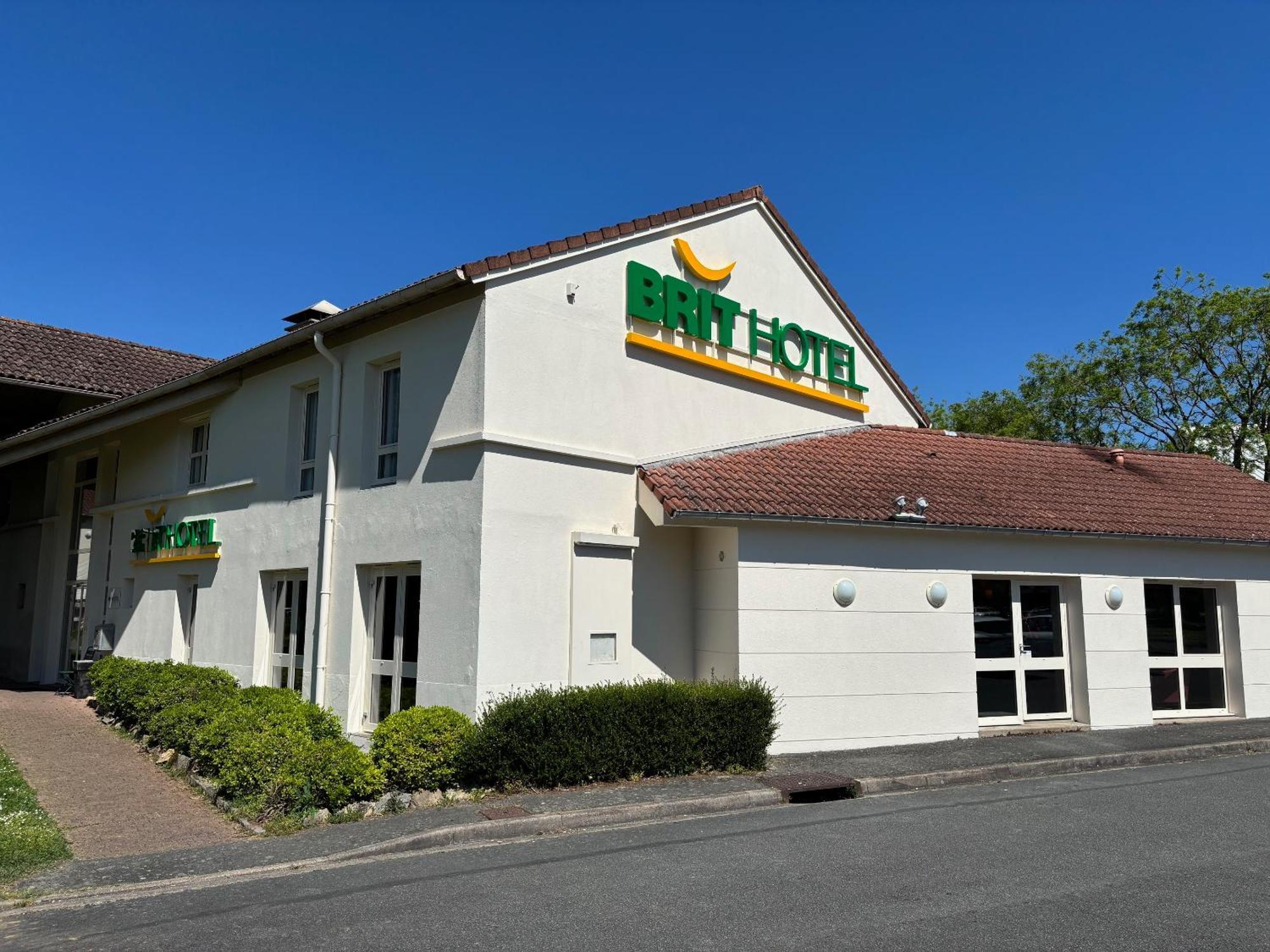 Brit Hotel Essentiel Cholet Exterior foto
